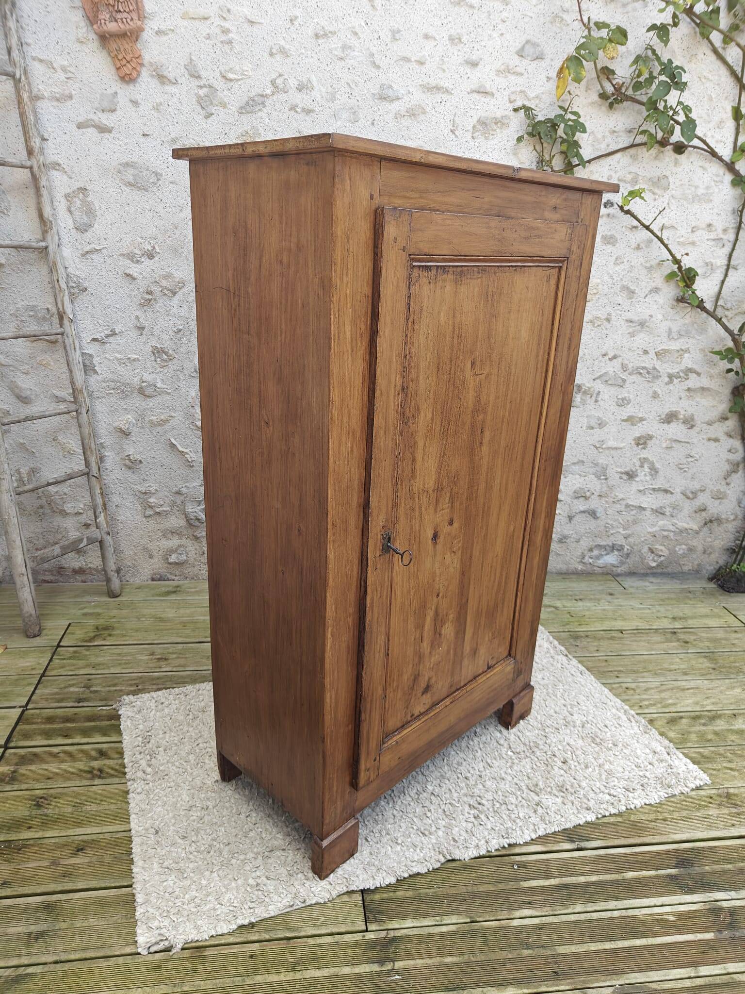 Old bonnet maker