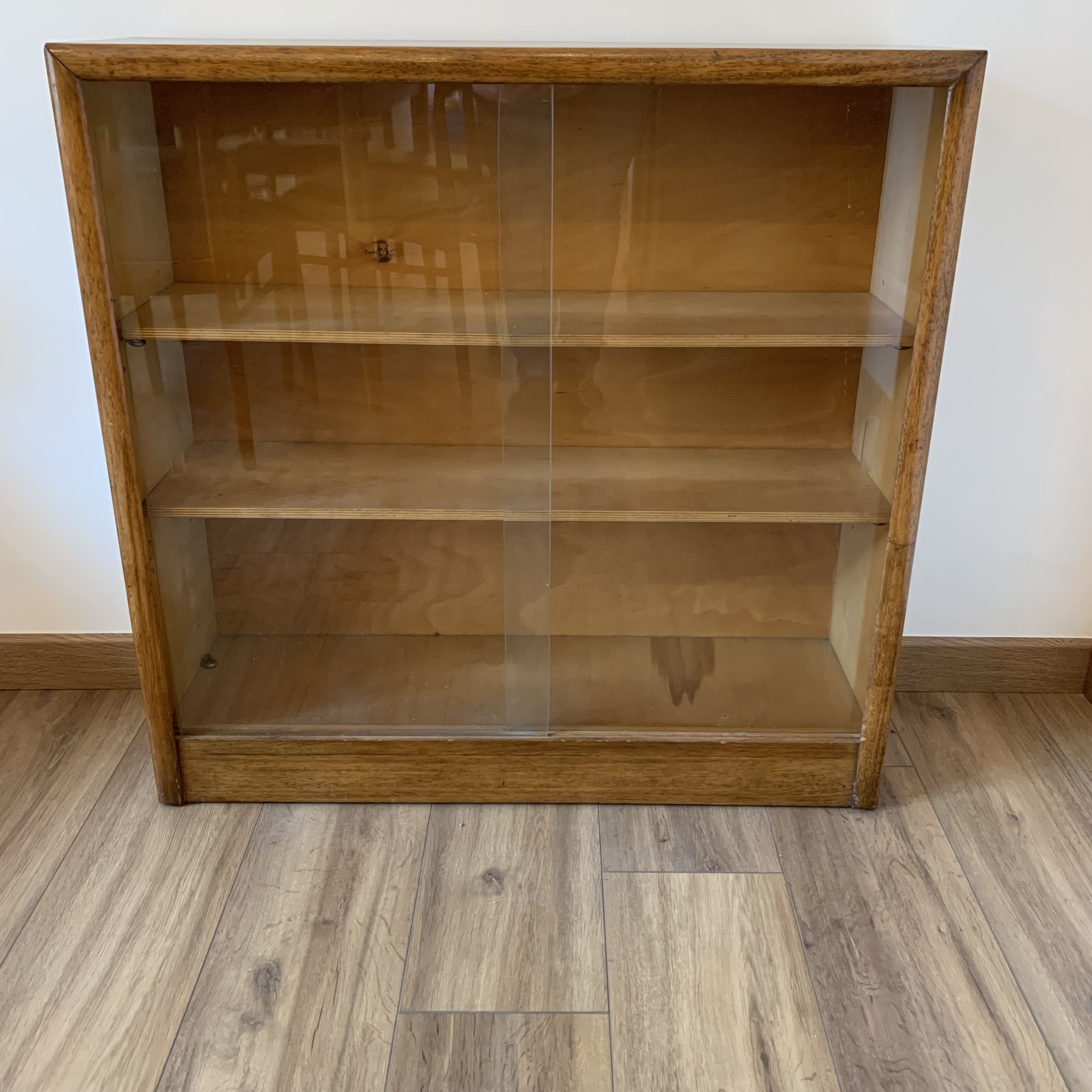 Showcase in wood and glass