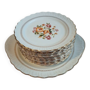 12 assiettes à dessert - anciennes