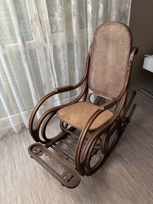 Rocking-chair en cannage Thonet, années 1920
