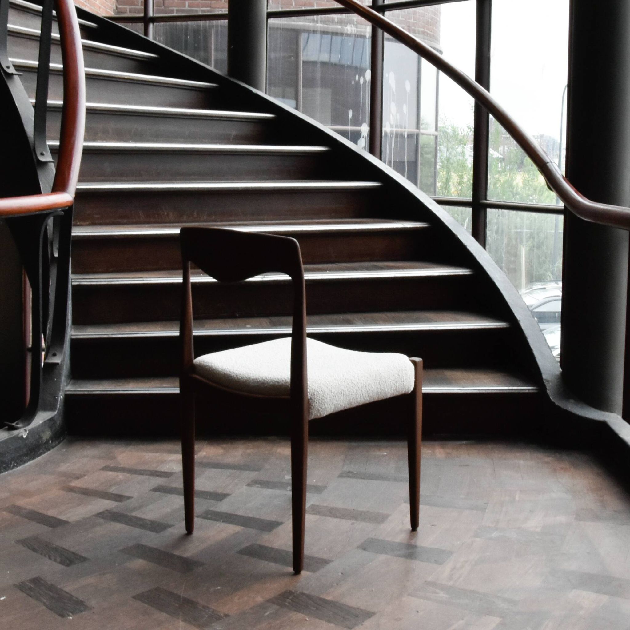 6 chaises danoises attribuées à Niels Moller