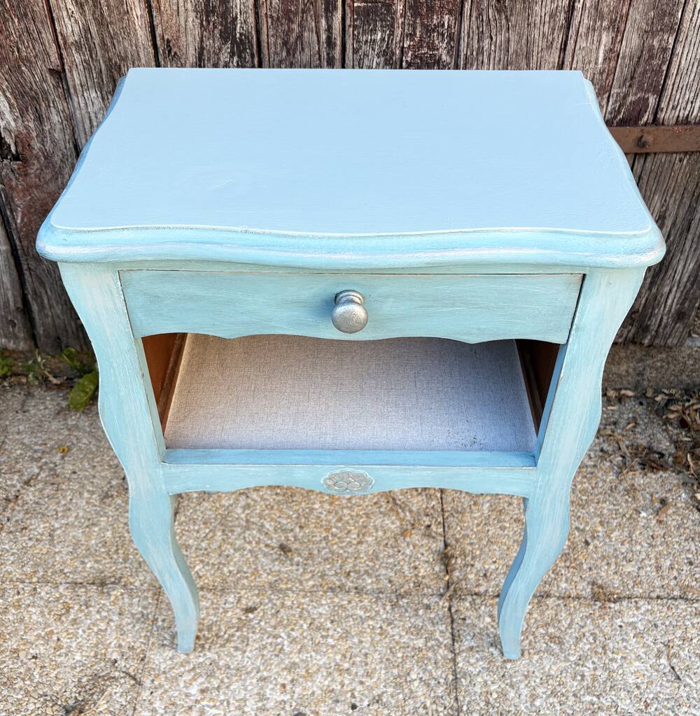 Pair of patinated lagoon blue bedside tables, early 20th century, with curved legs.