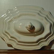 Vegetable soup tureen lid Moustiers 18th century South France
