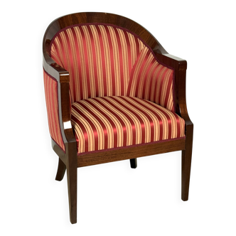 Fauteuil élégant de style classique pour le salon, plaqué en noyer et fini