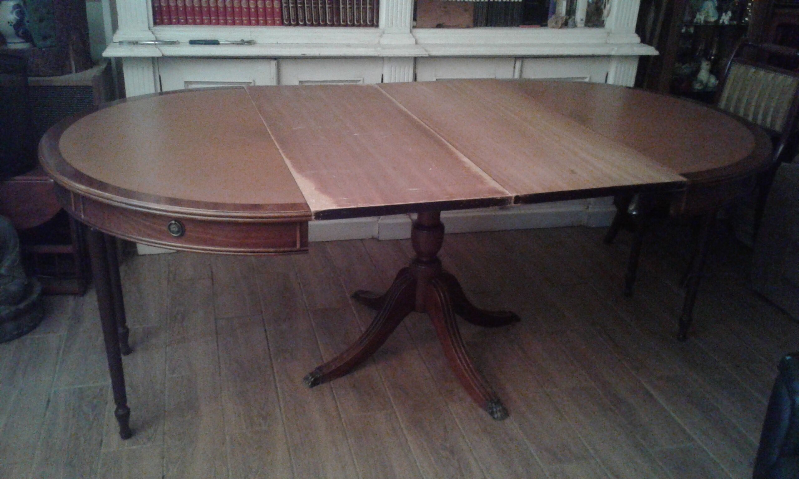 Dining room's table and 4 chairs, english style