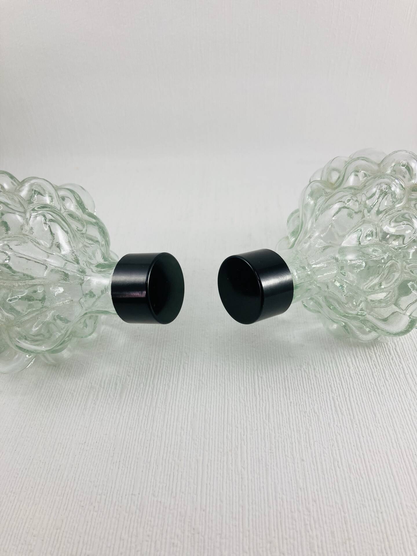 2 carafe bottles with bunches of grapes in glass - Empoli - Vintage