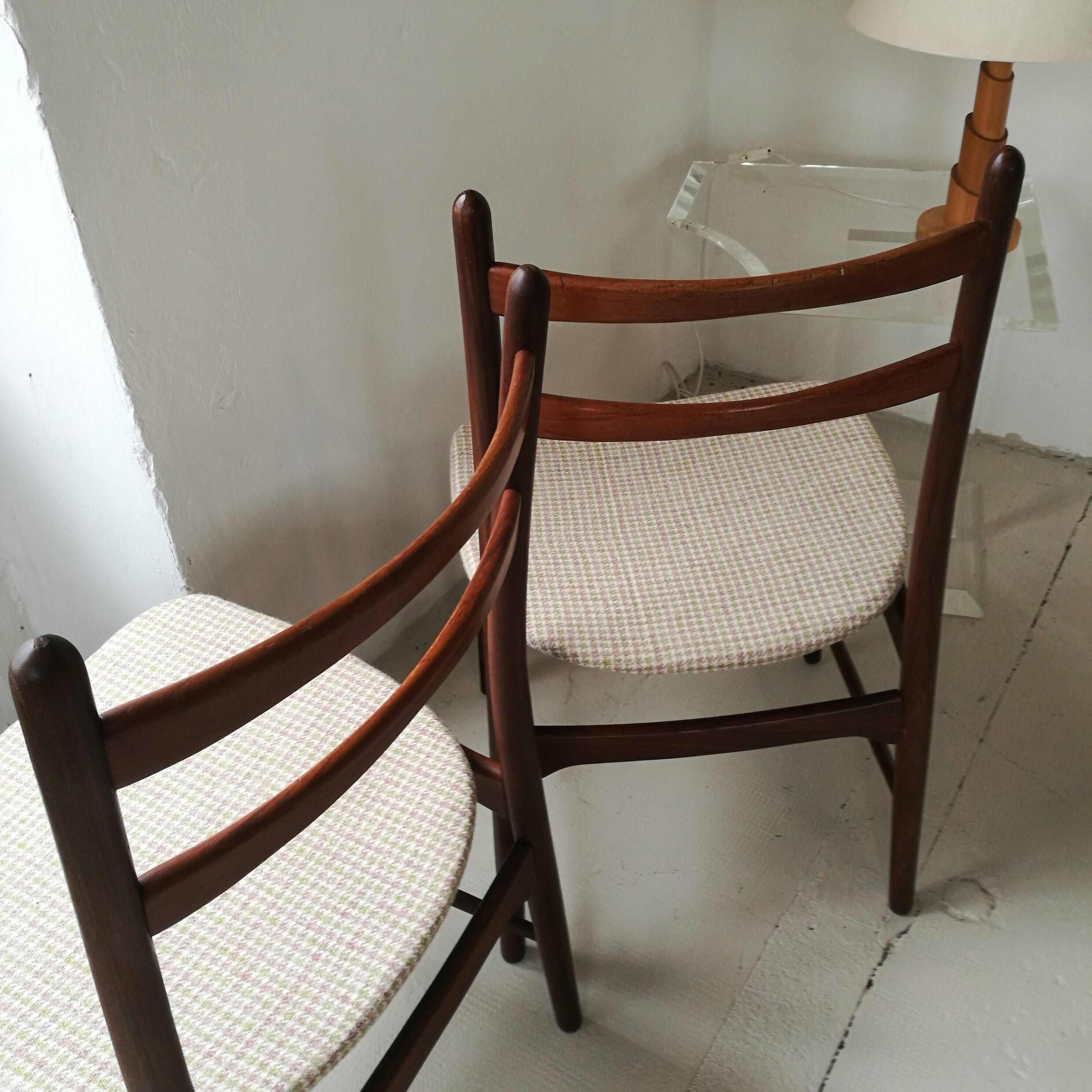 Set of 4 Scandinavian chairs no