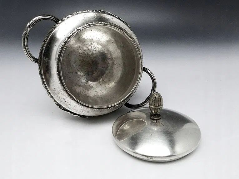 AV6 Henneberg - box sugar bowl 1890