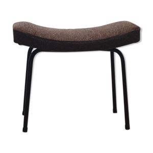 Tabouret CM190, par pierre