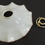 Abat-jour vintage en verre opalin blanc bord ambré ondulé – Suspension ou l