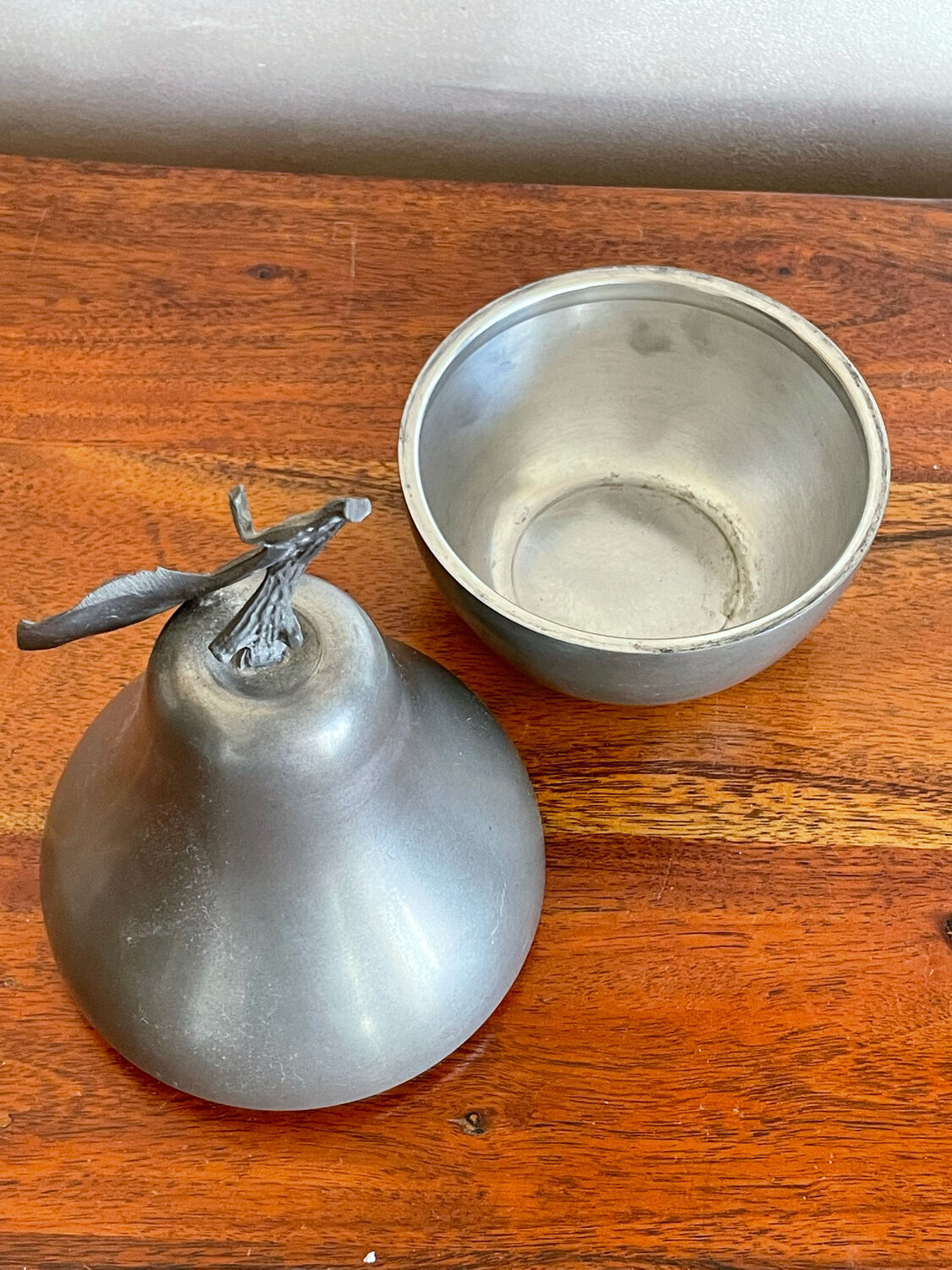 Boîte Poire en étain