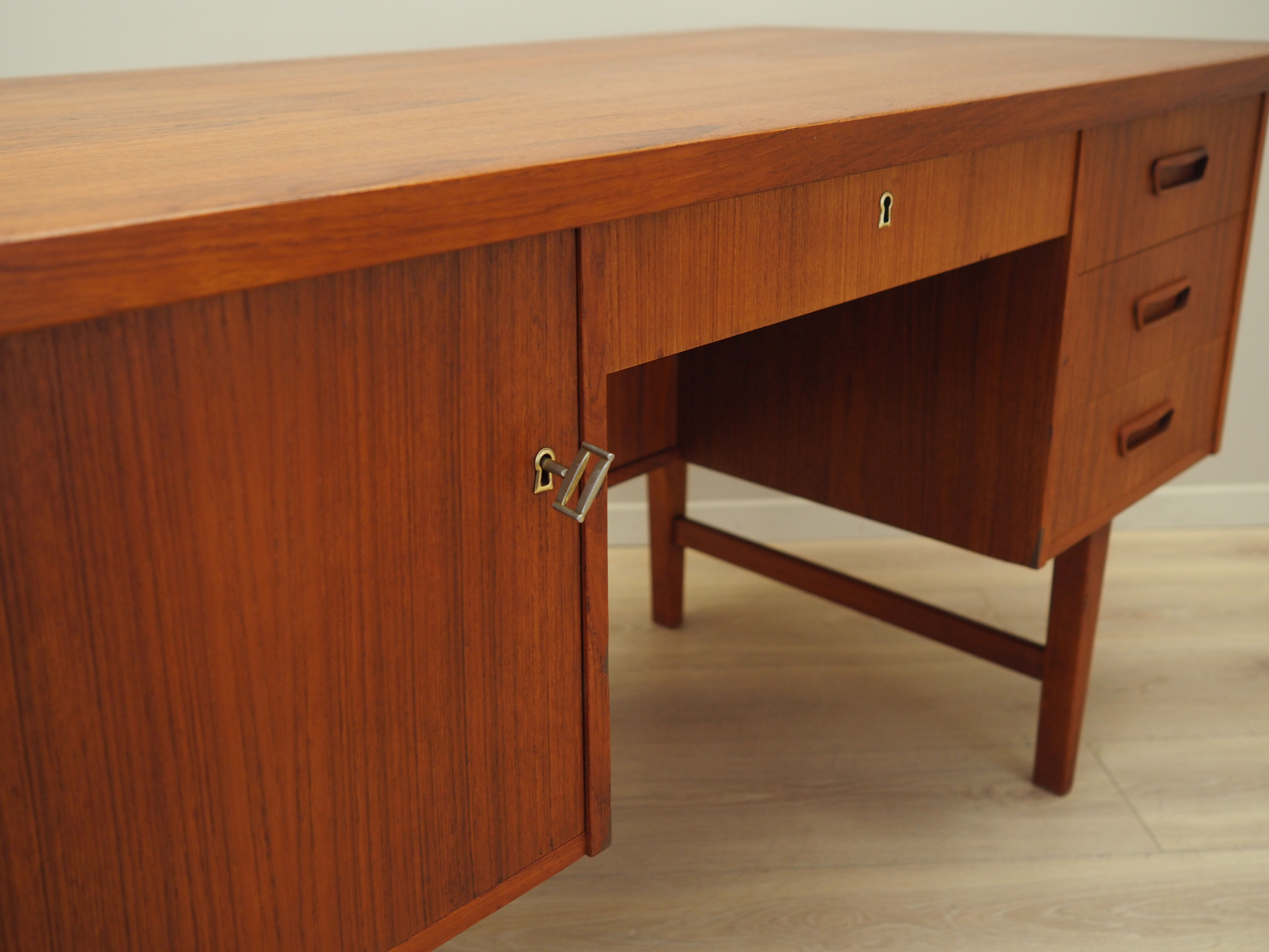 Teak desk, Danish design, 1970s, production: Denmark