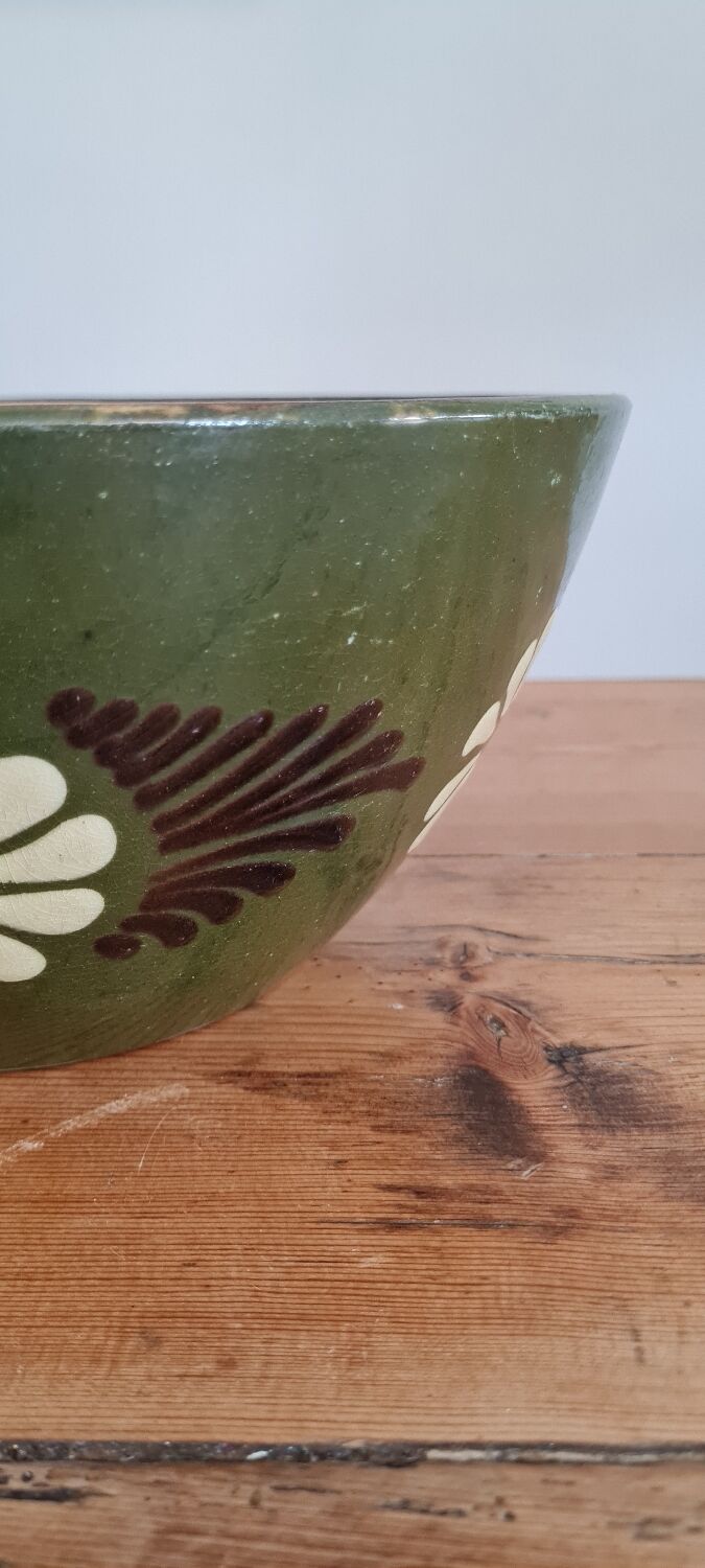 Earthenware salad bowl