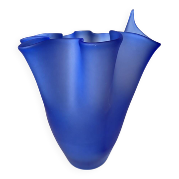 Vase en verre soufflé bleu cobalt