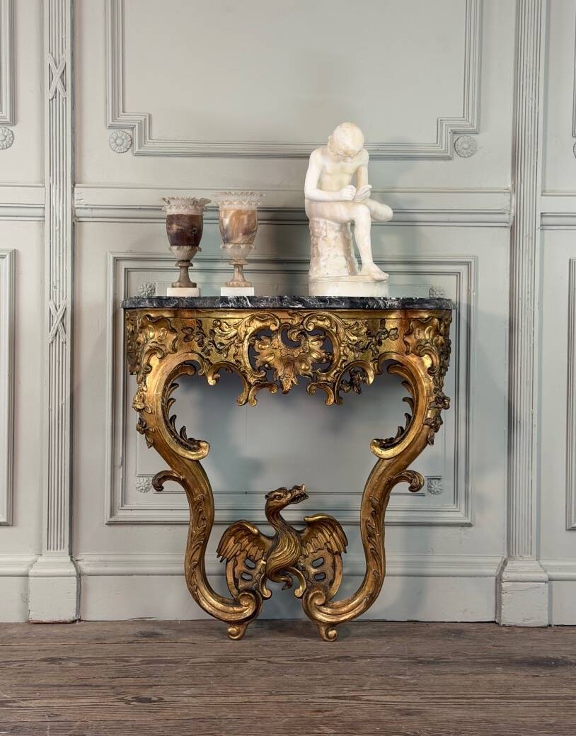 Regency console with a dragon, carved and gilded wood, Paris circa 1720