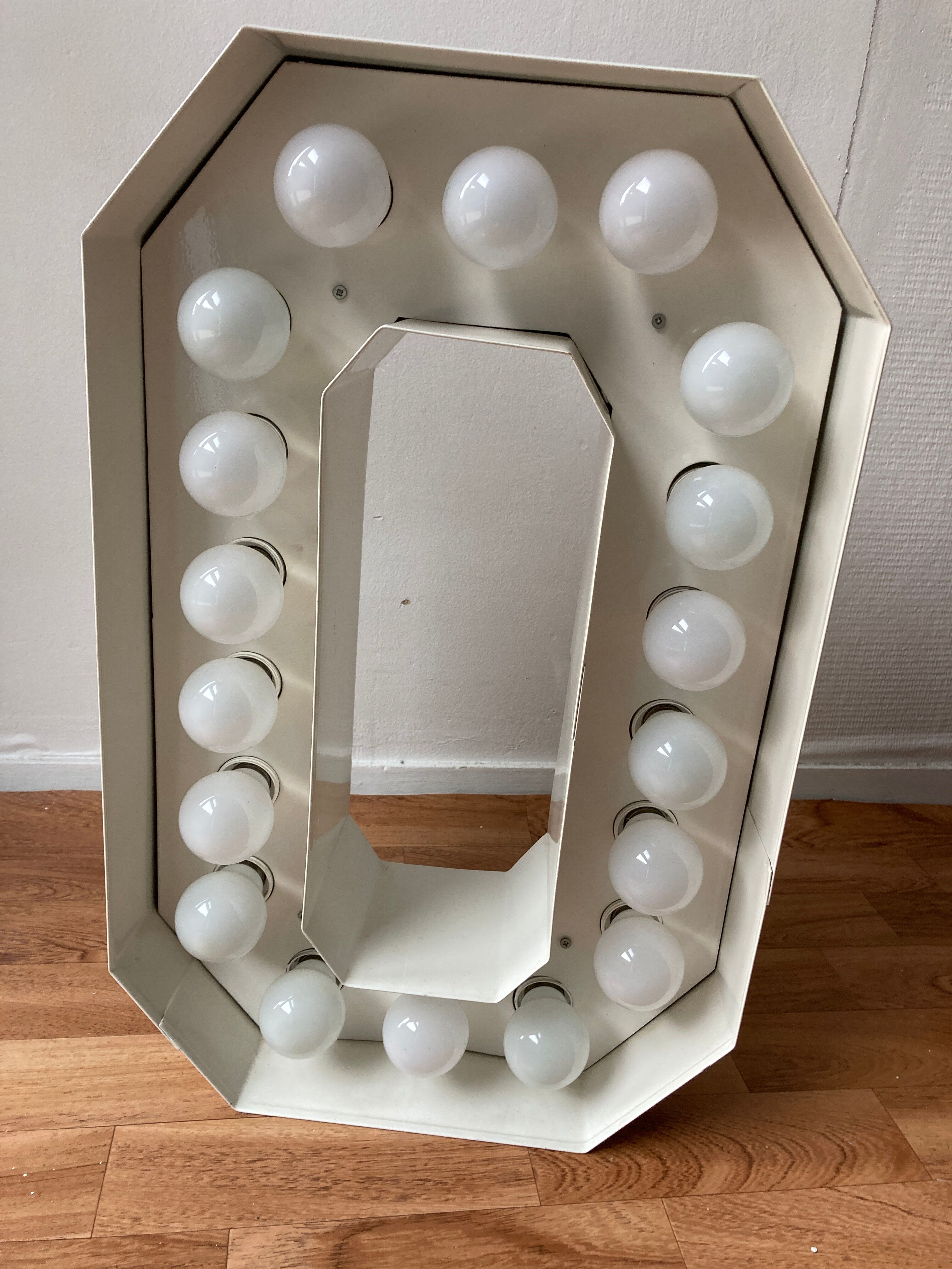 Letter O applique - Vegaz - Seletti