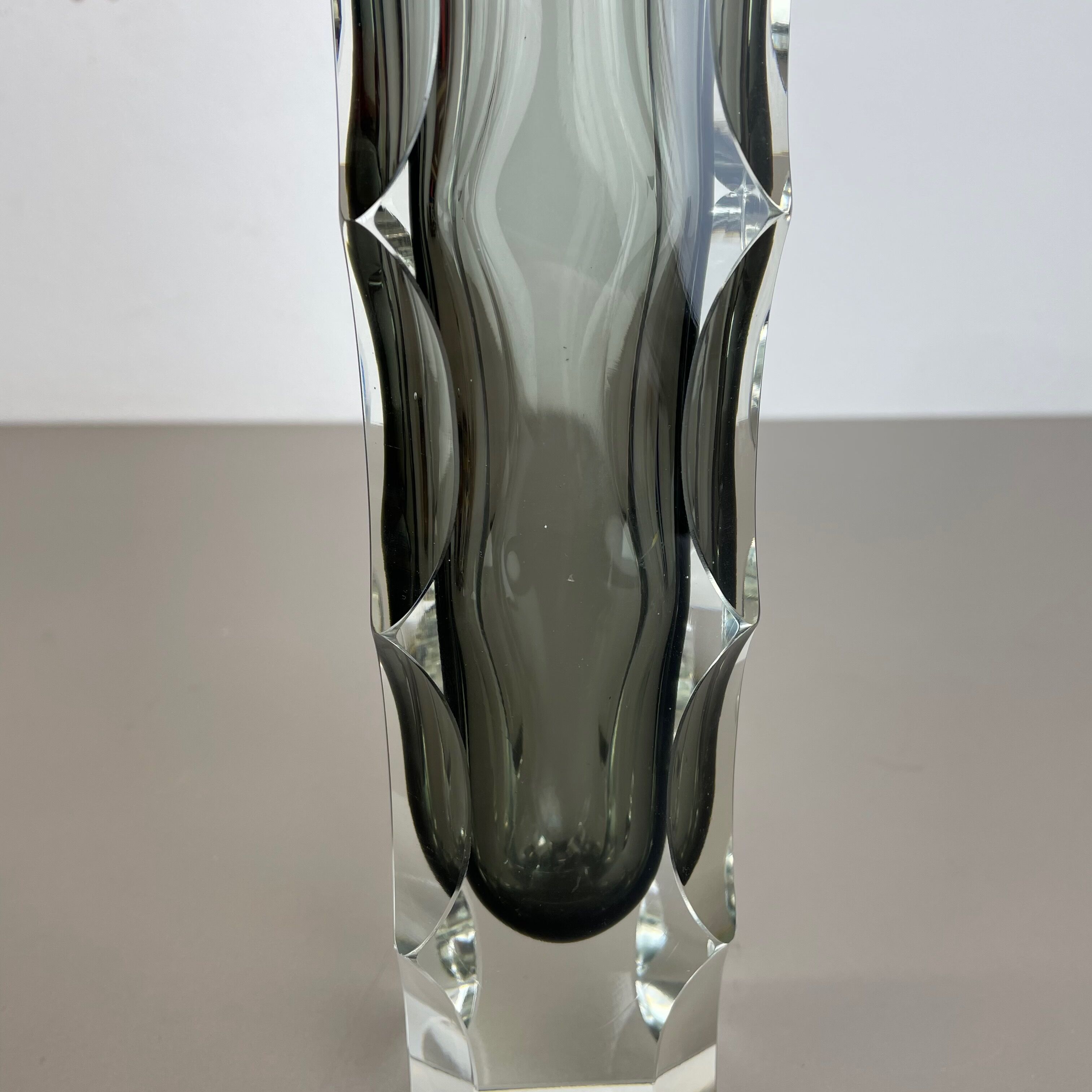 Extra Large Mandruzzato Faceted Glass Sommerso Vase Made in Murano, Italy 1970s
