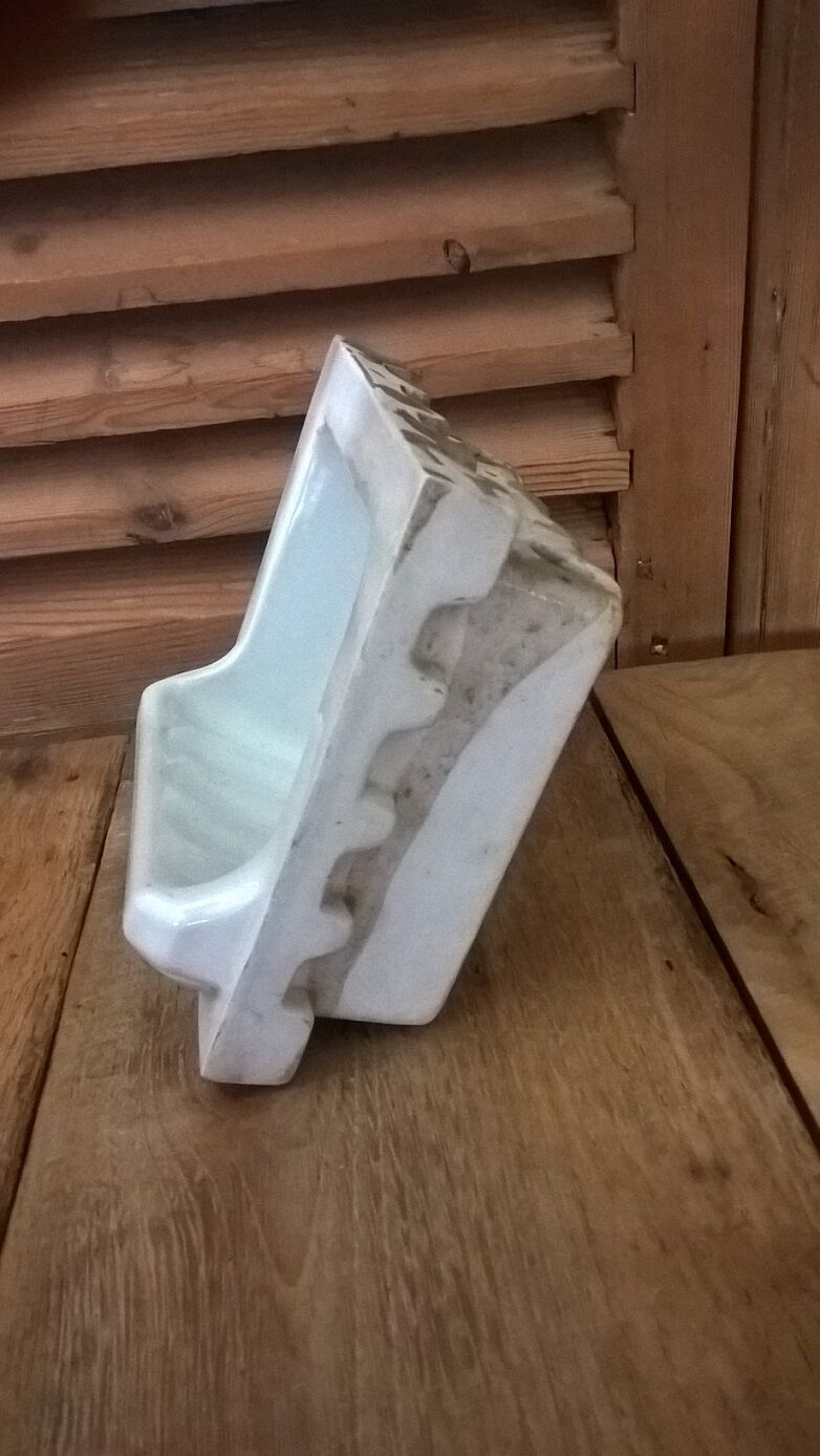 Wall-mounted wall soap door with built-in vintage ceramic