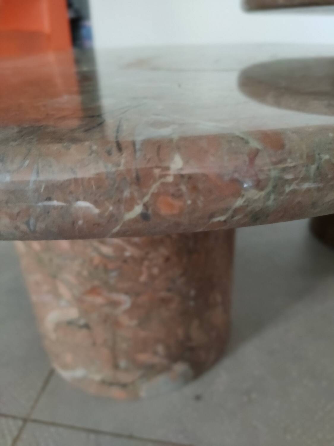 Deux tables basses en marbre de Vérone