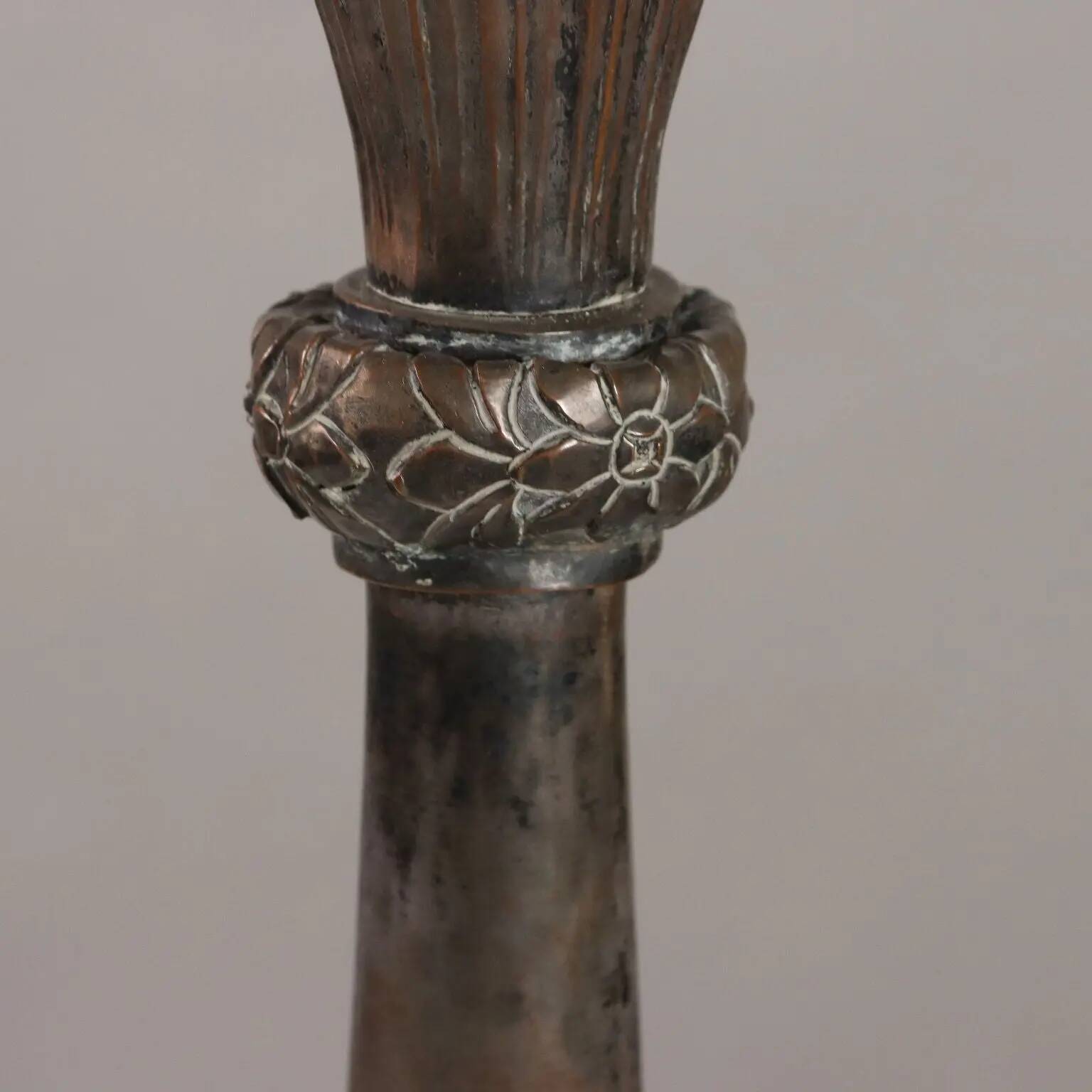 Candélabre ancien en fer et bois, Italie, XIXe siècle
