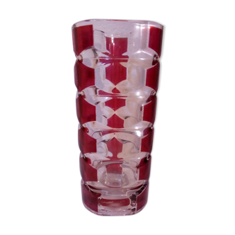 Vase triangulaire en verre