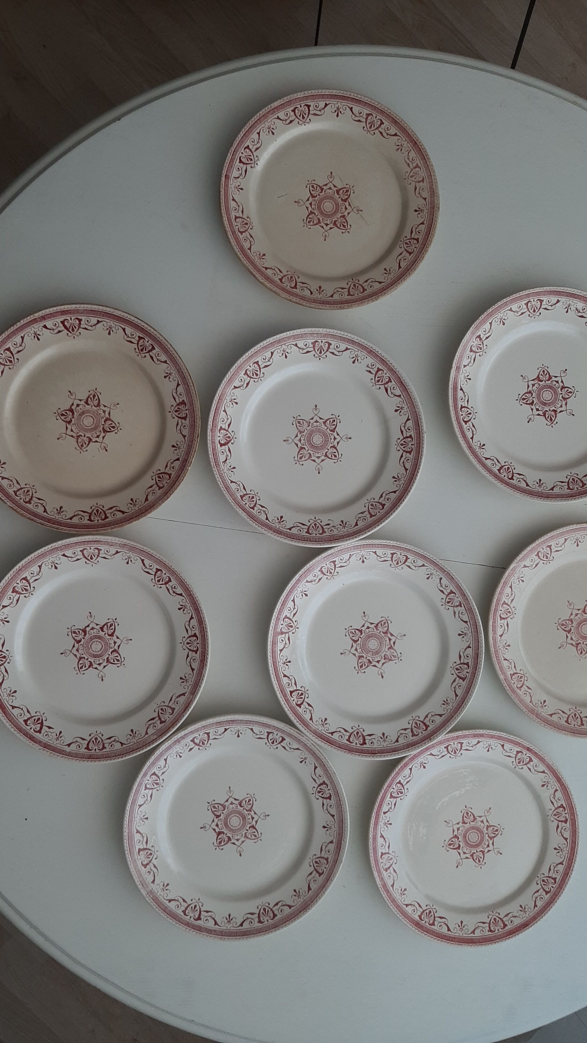 Set of 9 flat Plates