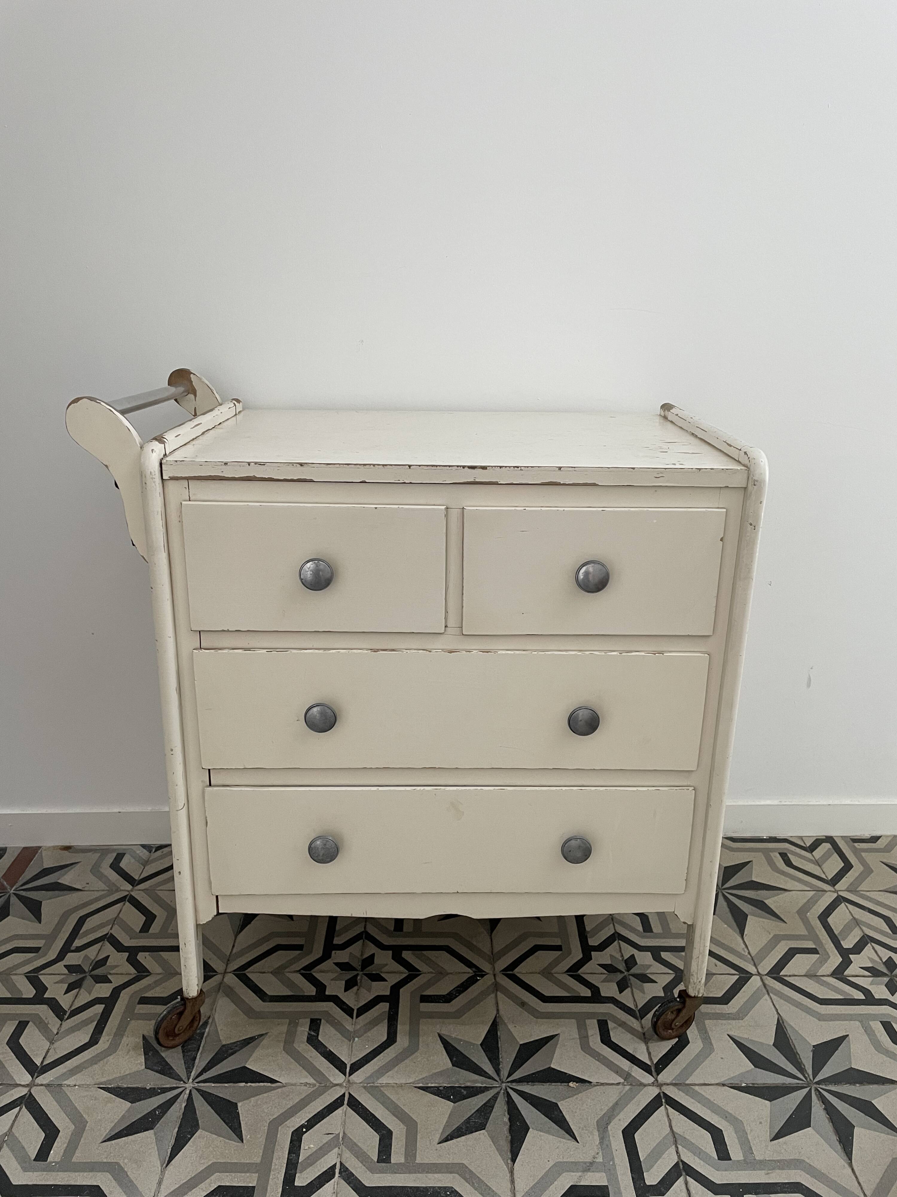 Medical trolley from the 50s