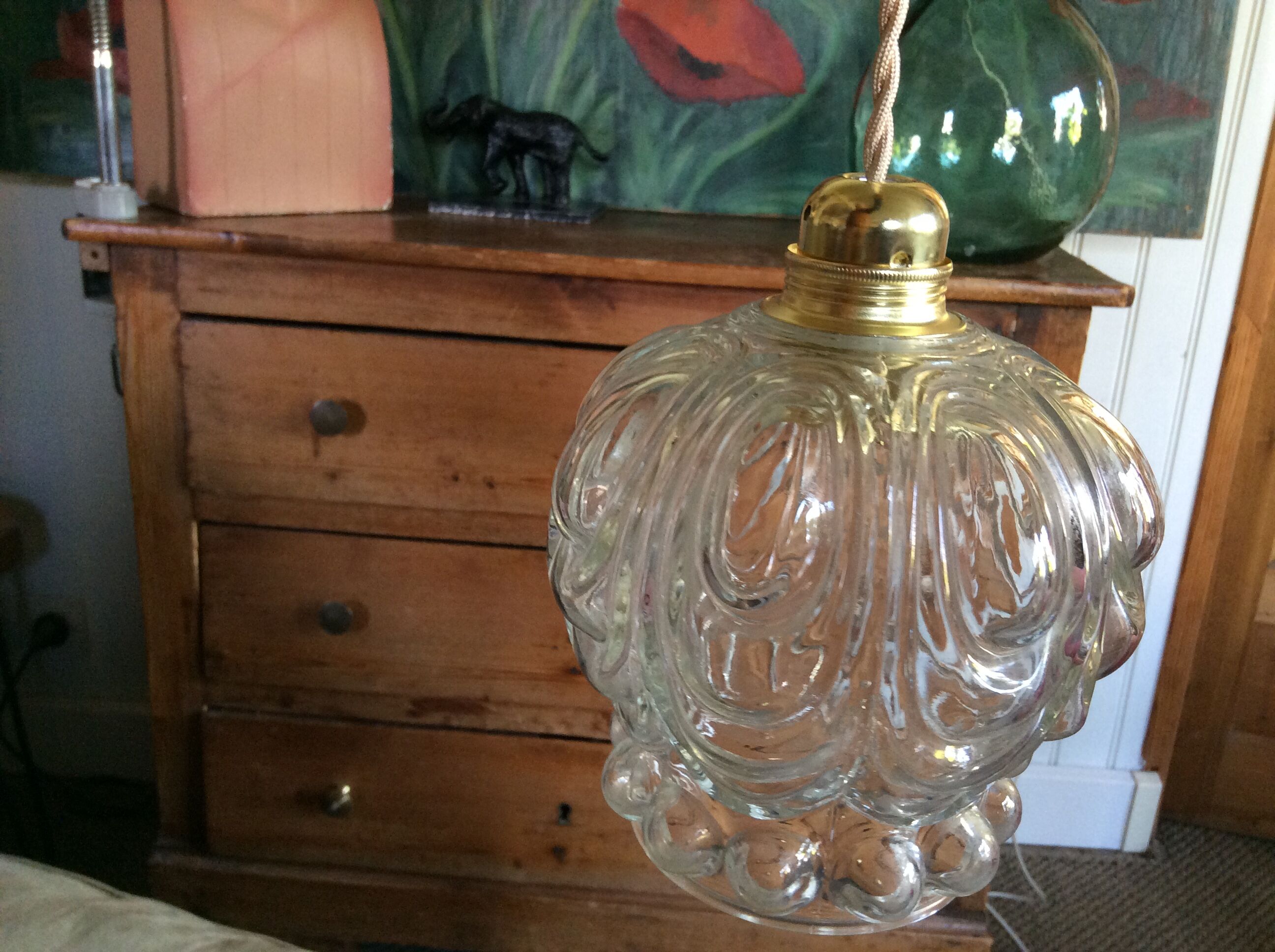 Glass globe suspension