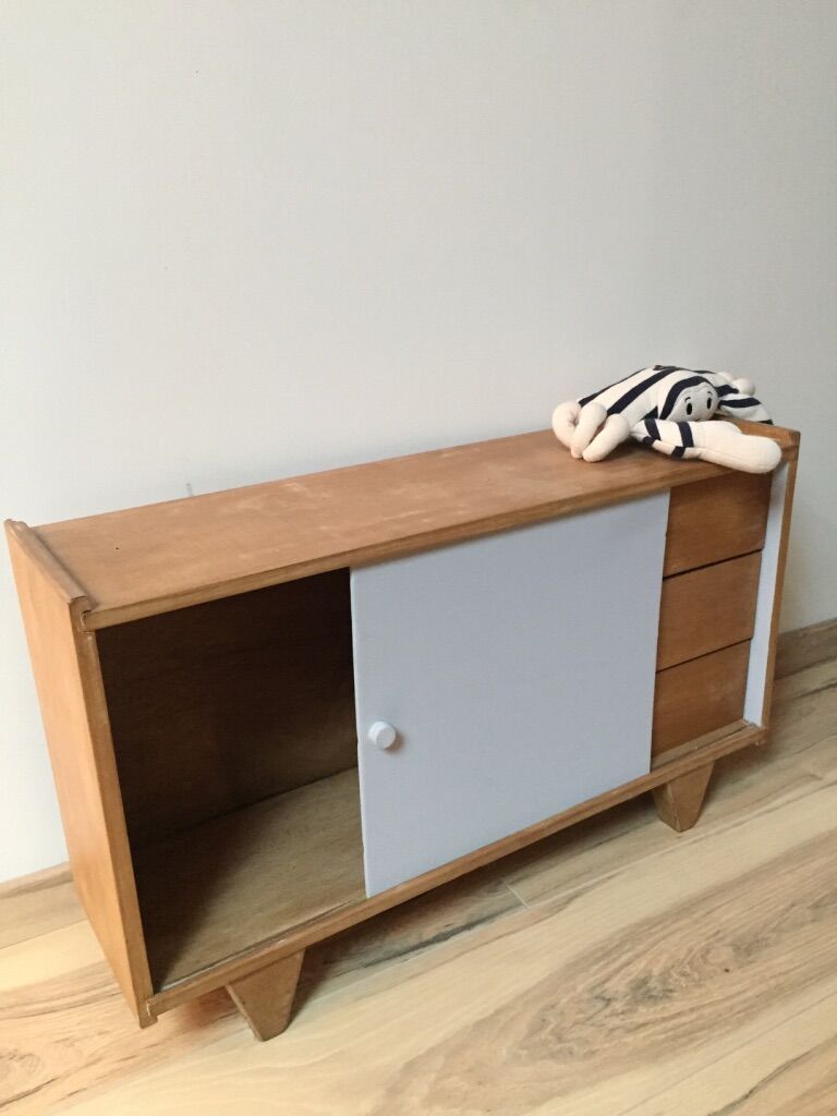 Armoire pour poupée