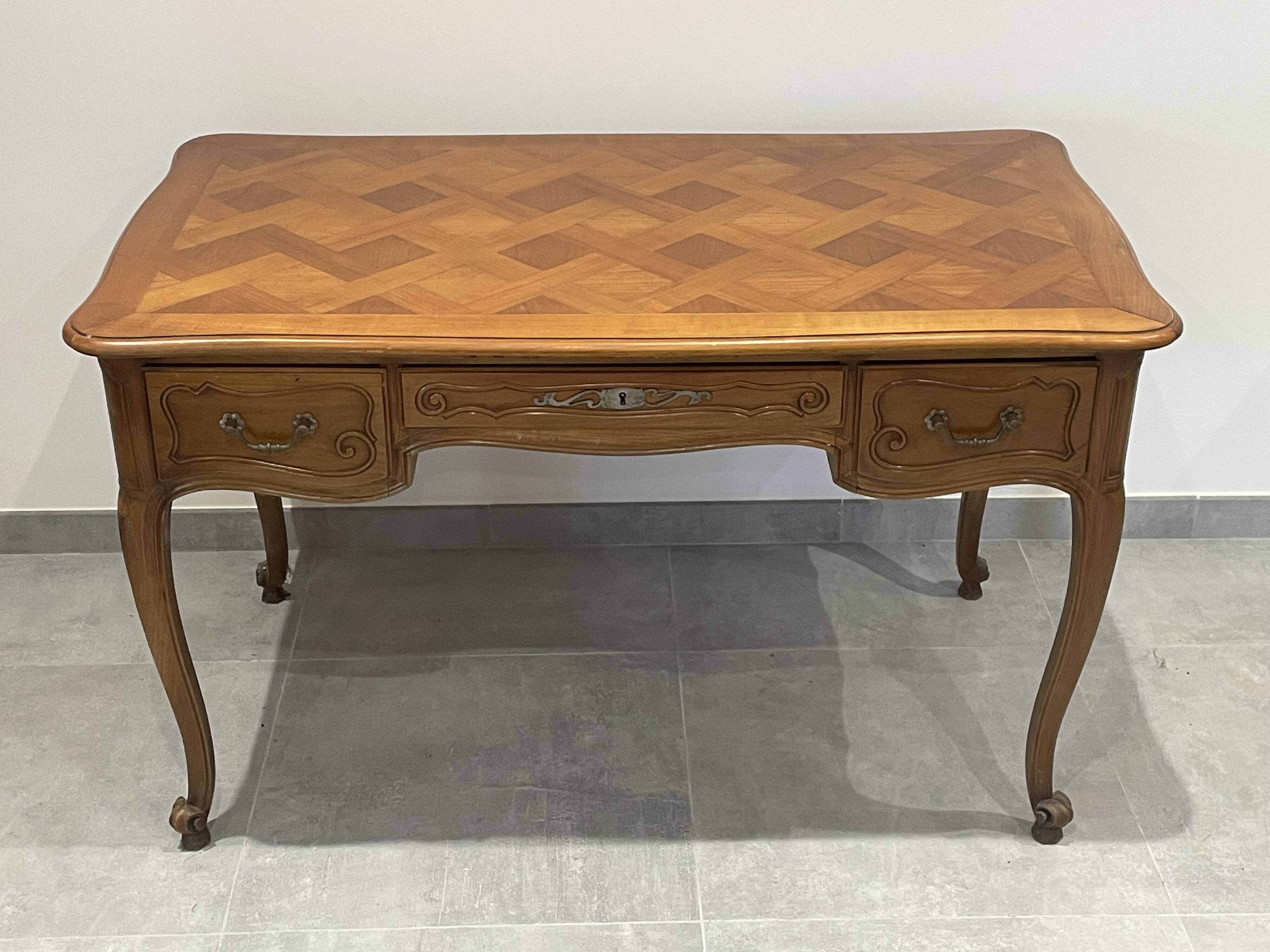 Louis XV style desk, natural wood and marquetry top