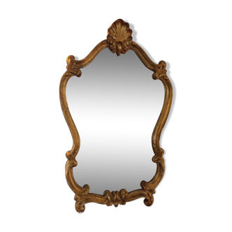 Miroir en bois doré décor coquille 76 x 47 cm