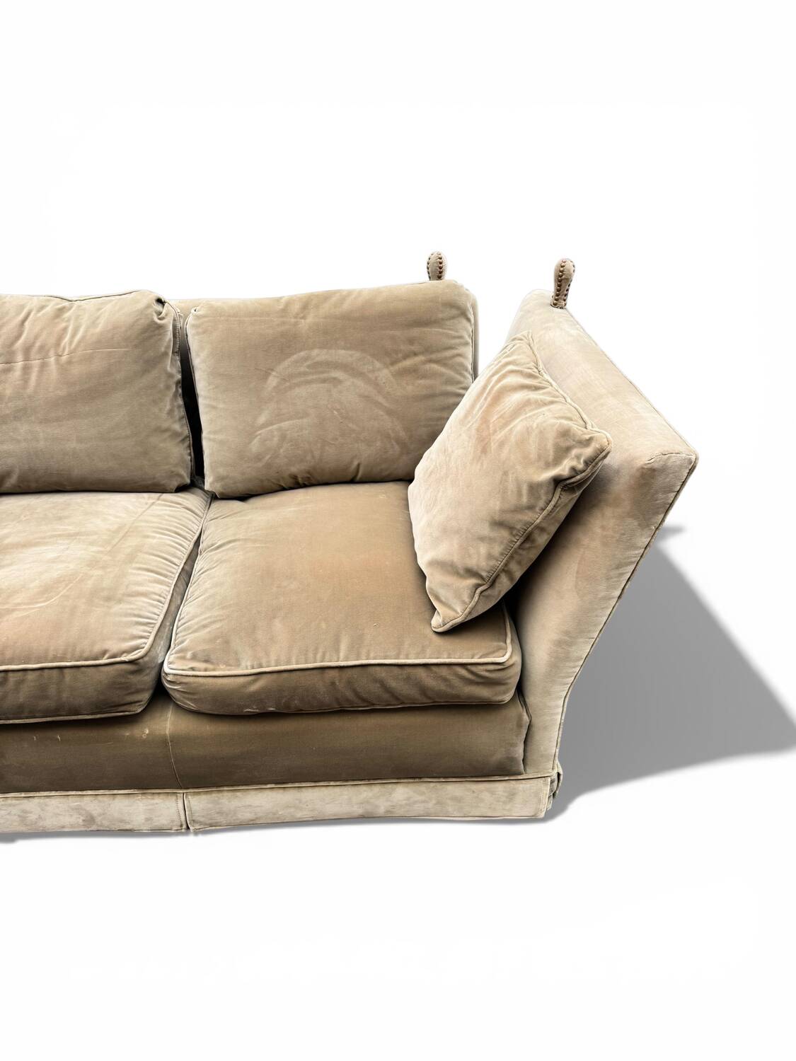 Beautiful Knole model canapé in velvet.