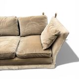 Beautiful Knole model canapé in velvet.