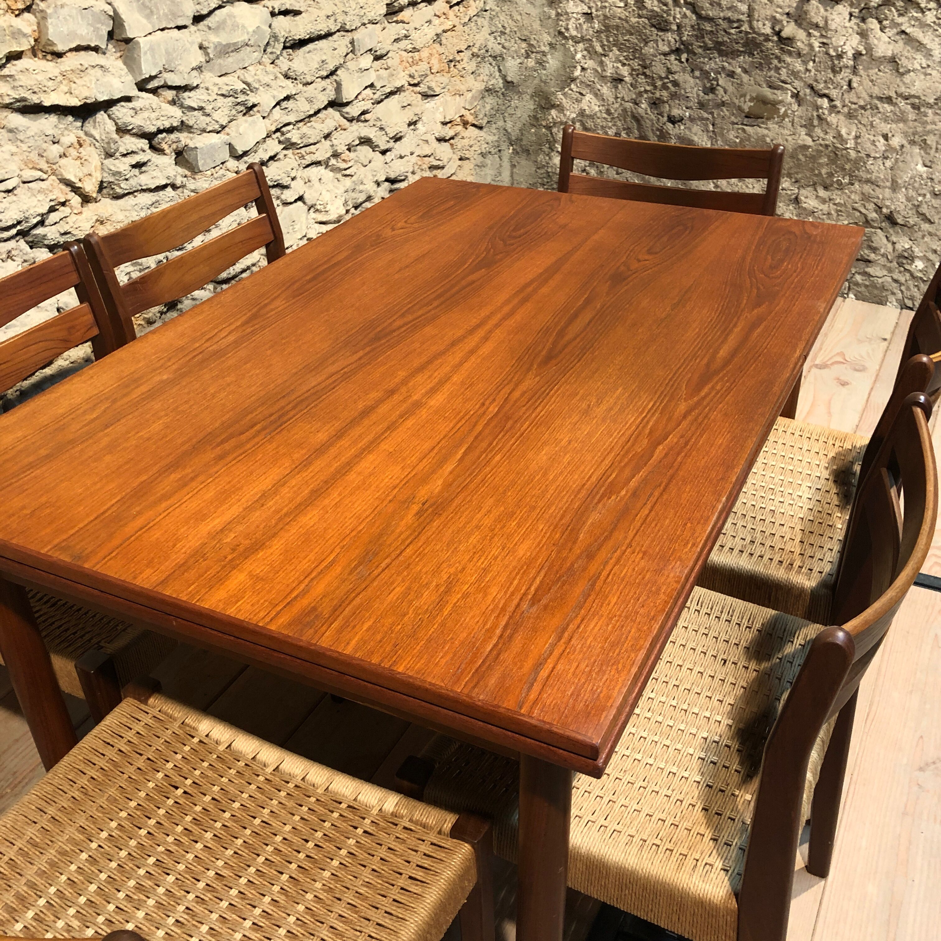 Table vintage scandinave en teck avec deux rallonges