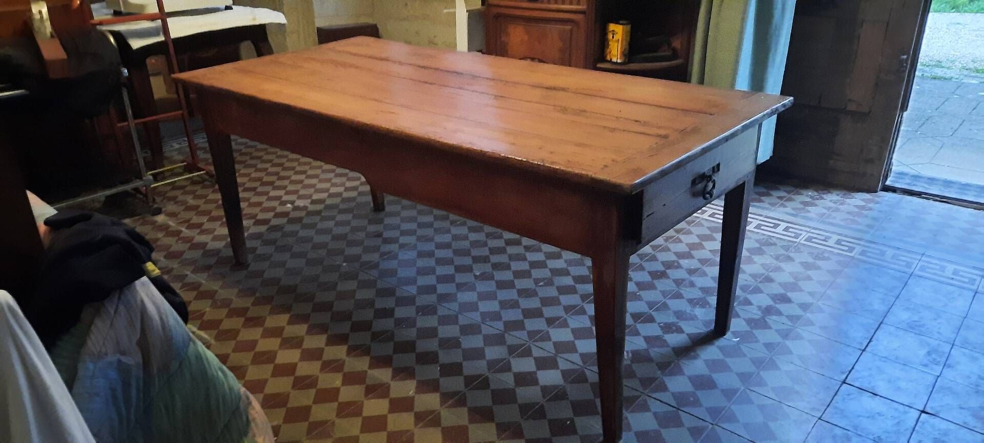 Farm table