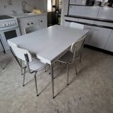 Ensemble table, 4 chaise et un tabouret vintage en Formica blanc