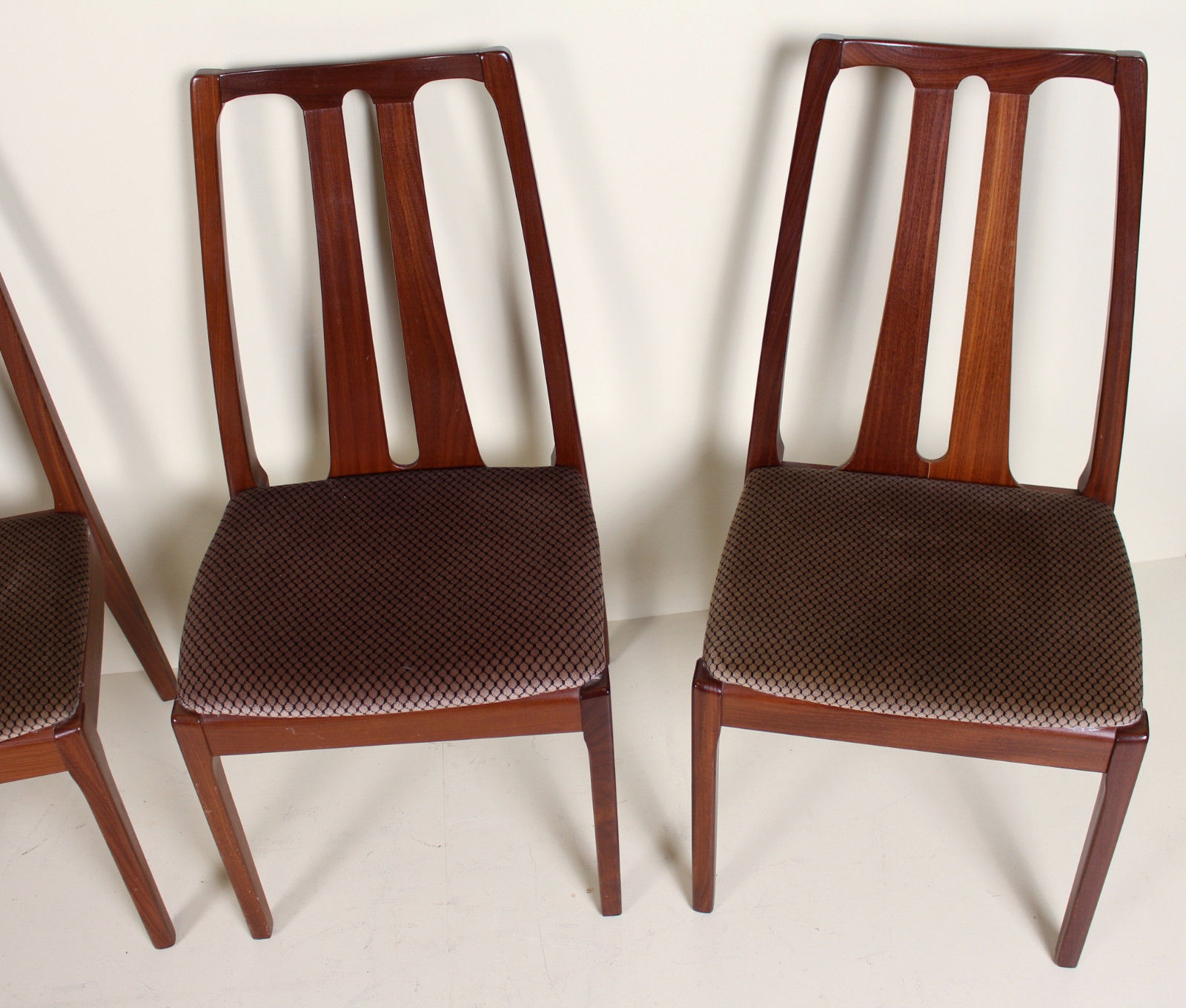 Table of dining room chairs in teak and retro vintage 1970s Nathan