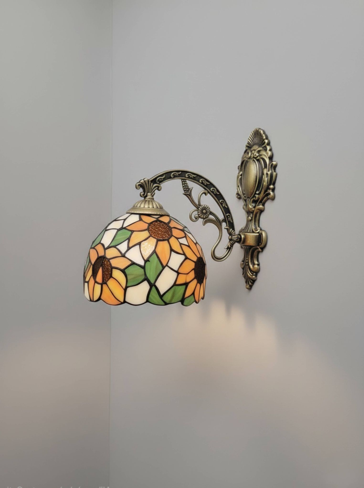Tiffany style wall lamp