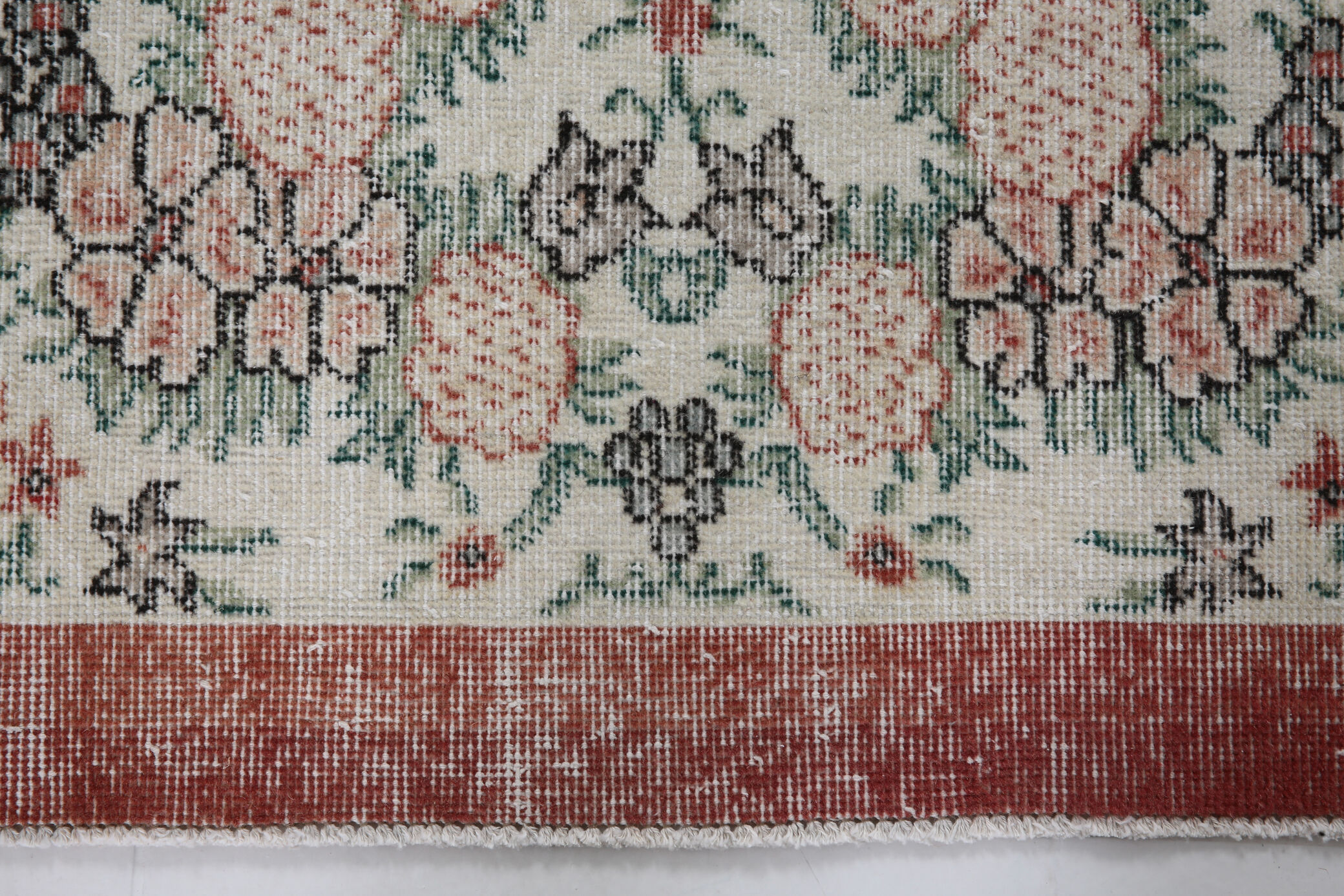 Coral red farmhouse floral rug 206x112cm