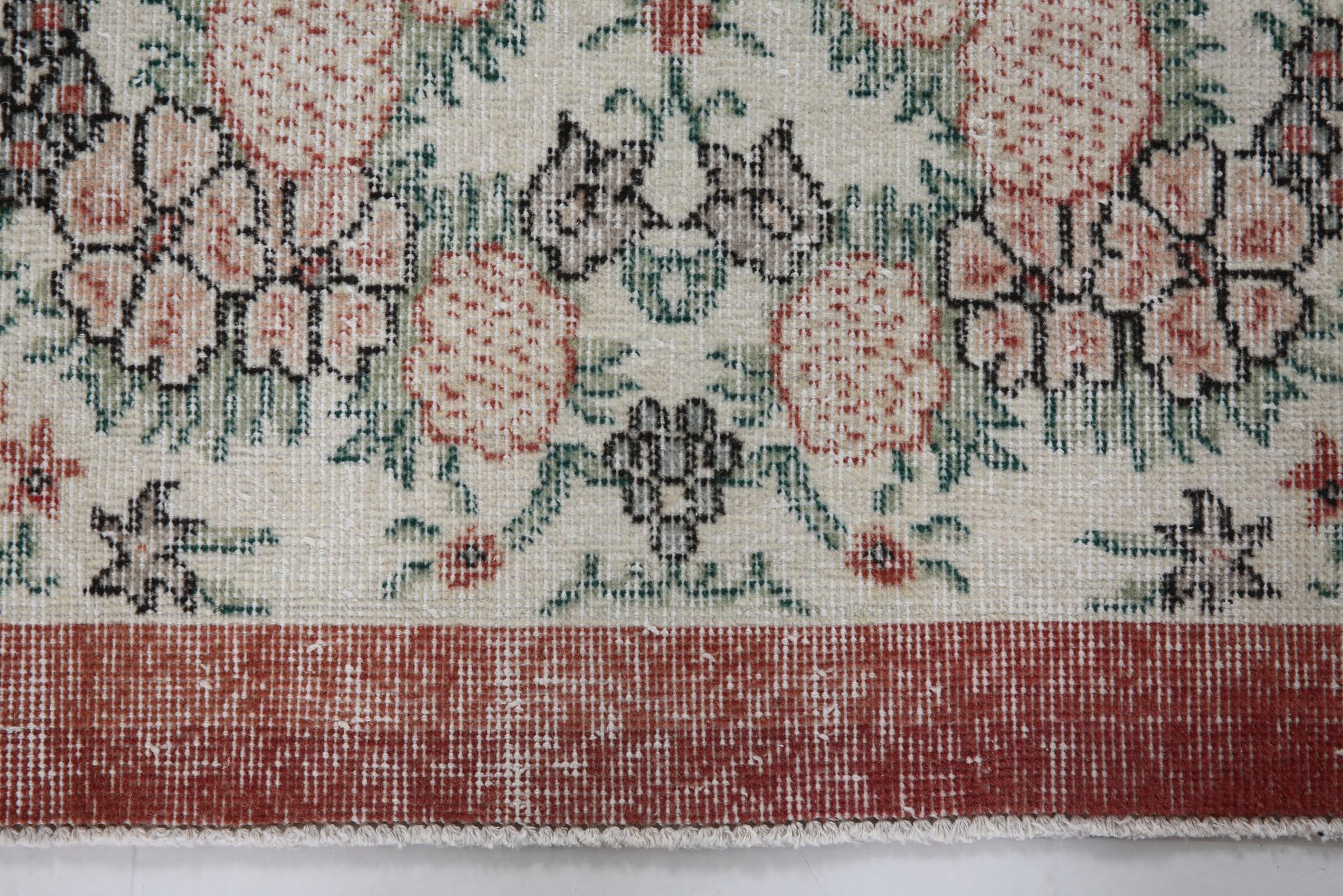 Coral red farmhouse floral rug 206x112cm