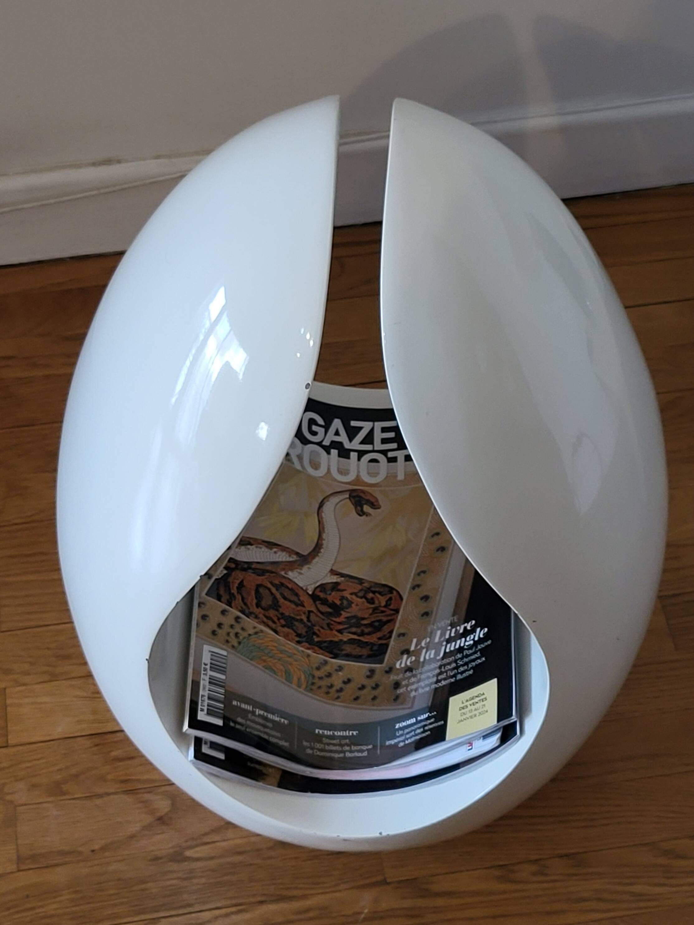 White ovo magazine holder by stamp space age vintage