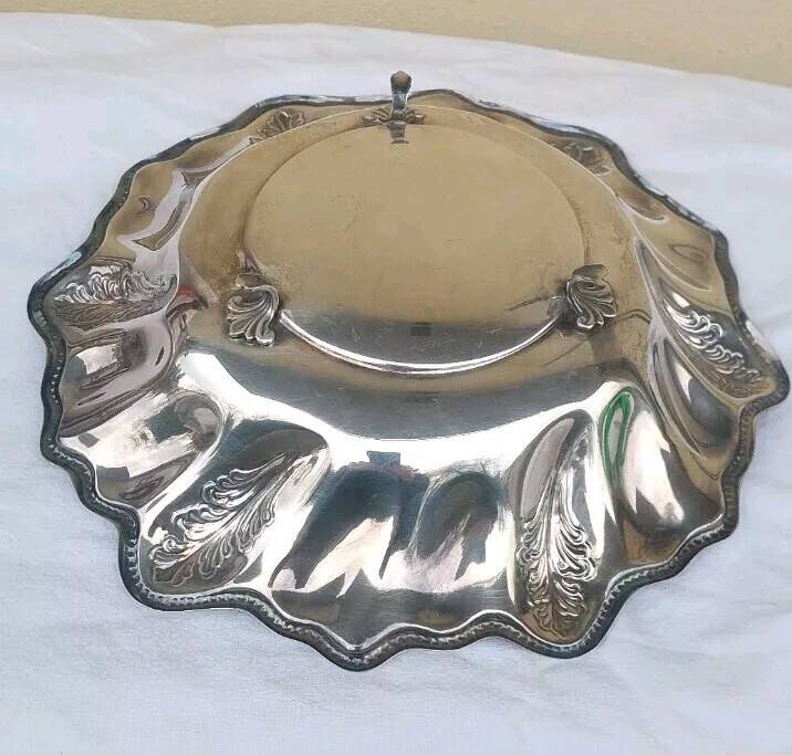 Italian Centrotavola in chiseled 800 silver hallmarked in very good condition