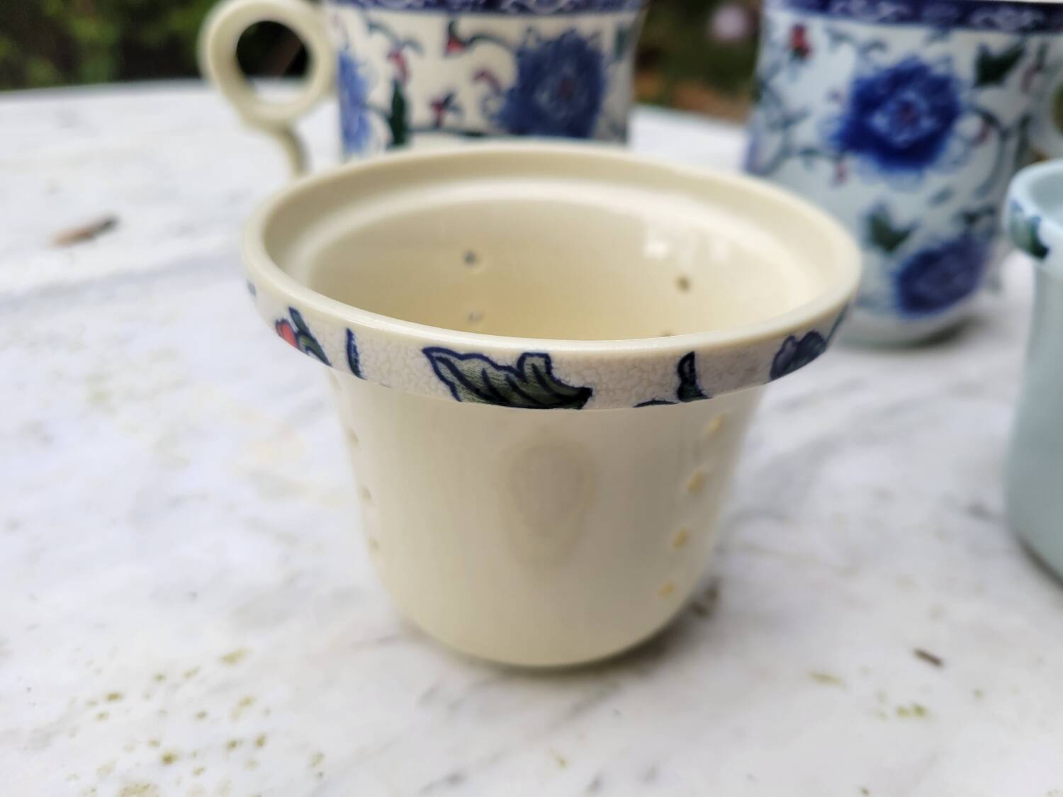 Paire de tasse à thé, couvercle et infuseur