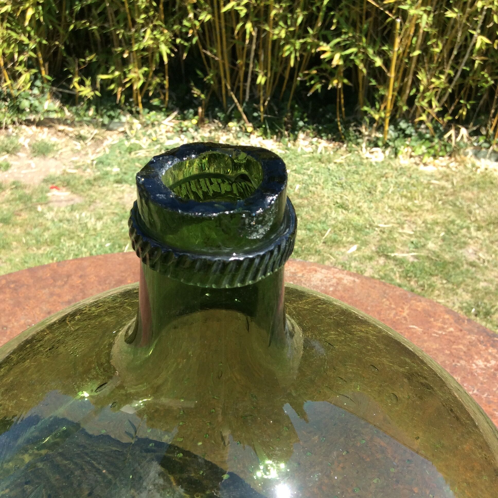 Very imposing demijohn green bombonne