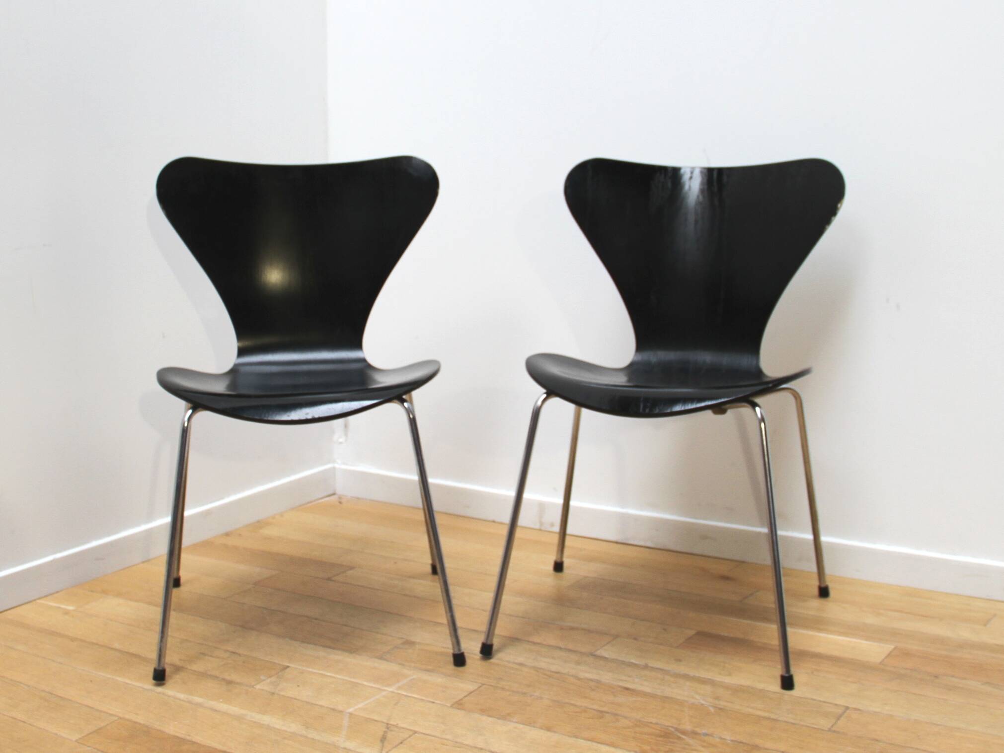 Suite de 9 chaises fourmi 3107 Arne Jacobsen