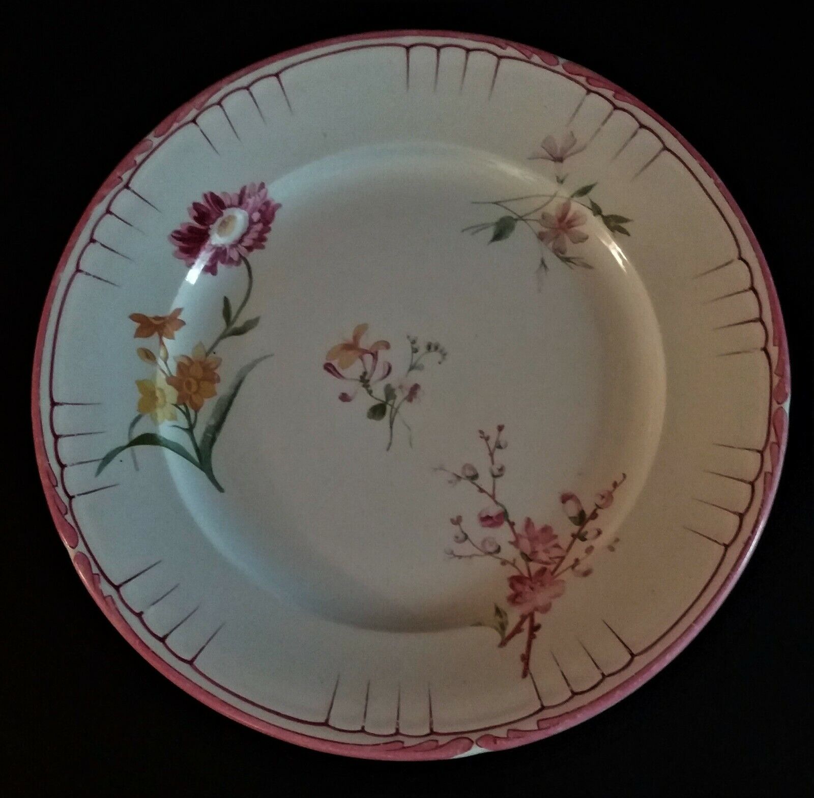 Flat earthenware plate by choisy le roi for au vase étrusque paris
