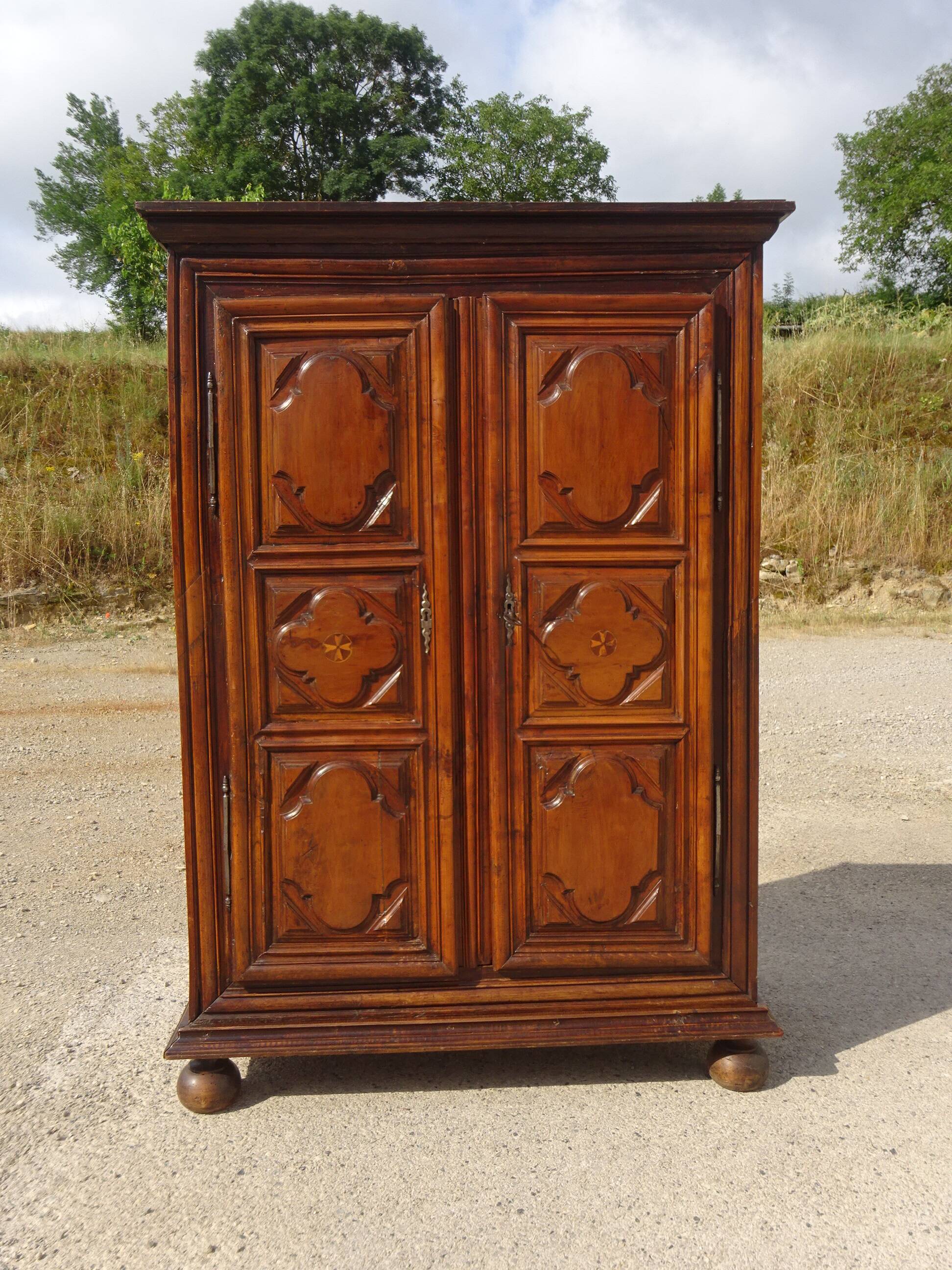 Walnut wardrobe, Louis XIII period