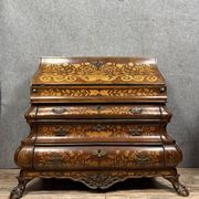 Holland 18th century: Scribanne chest of drawers with curved shape in molded wood
