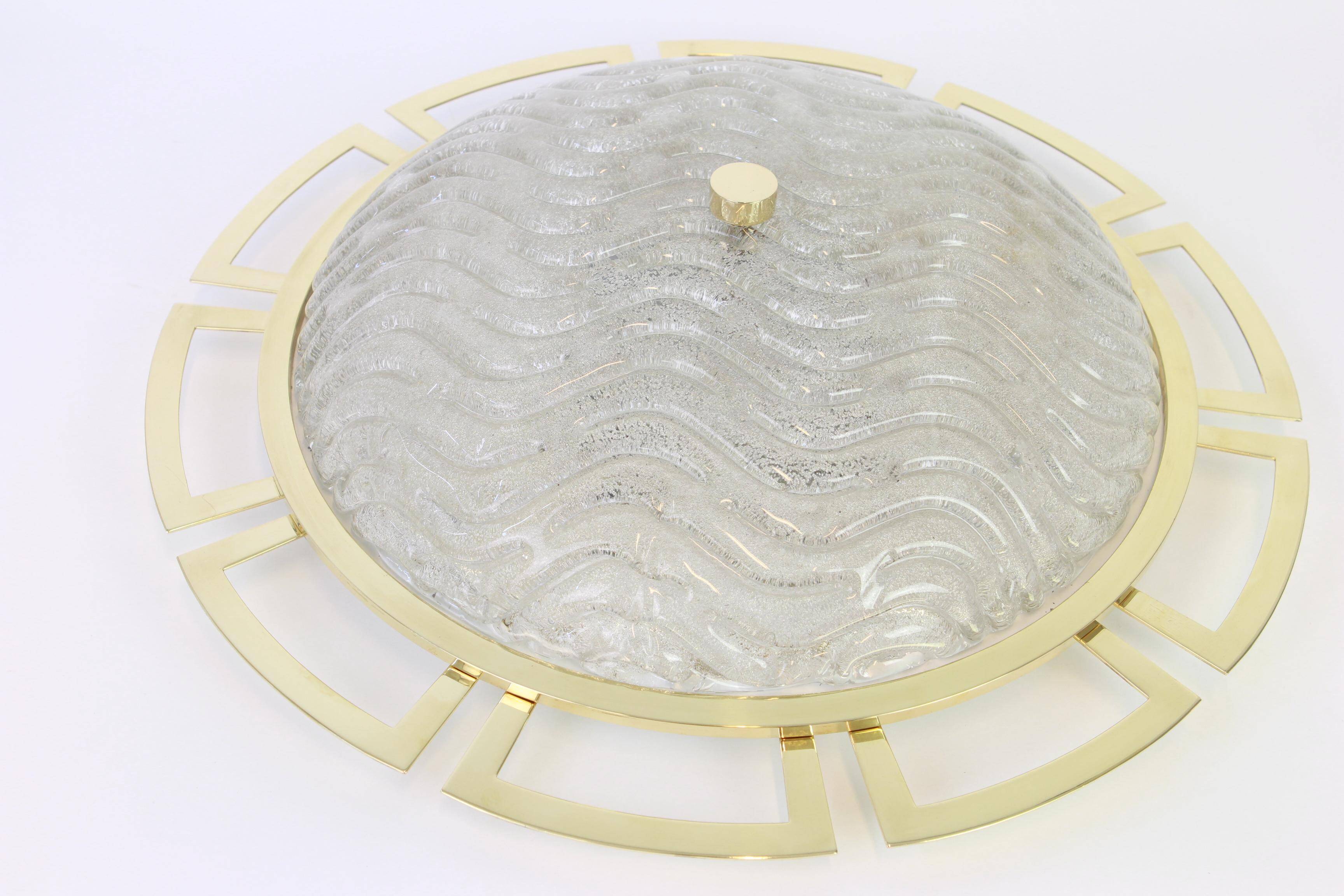 Grand Sputnik ceiling light in brass, Stilnovo style, 1970s.