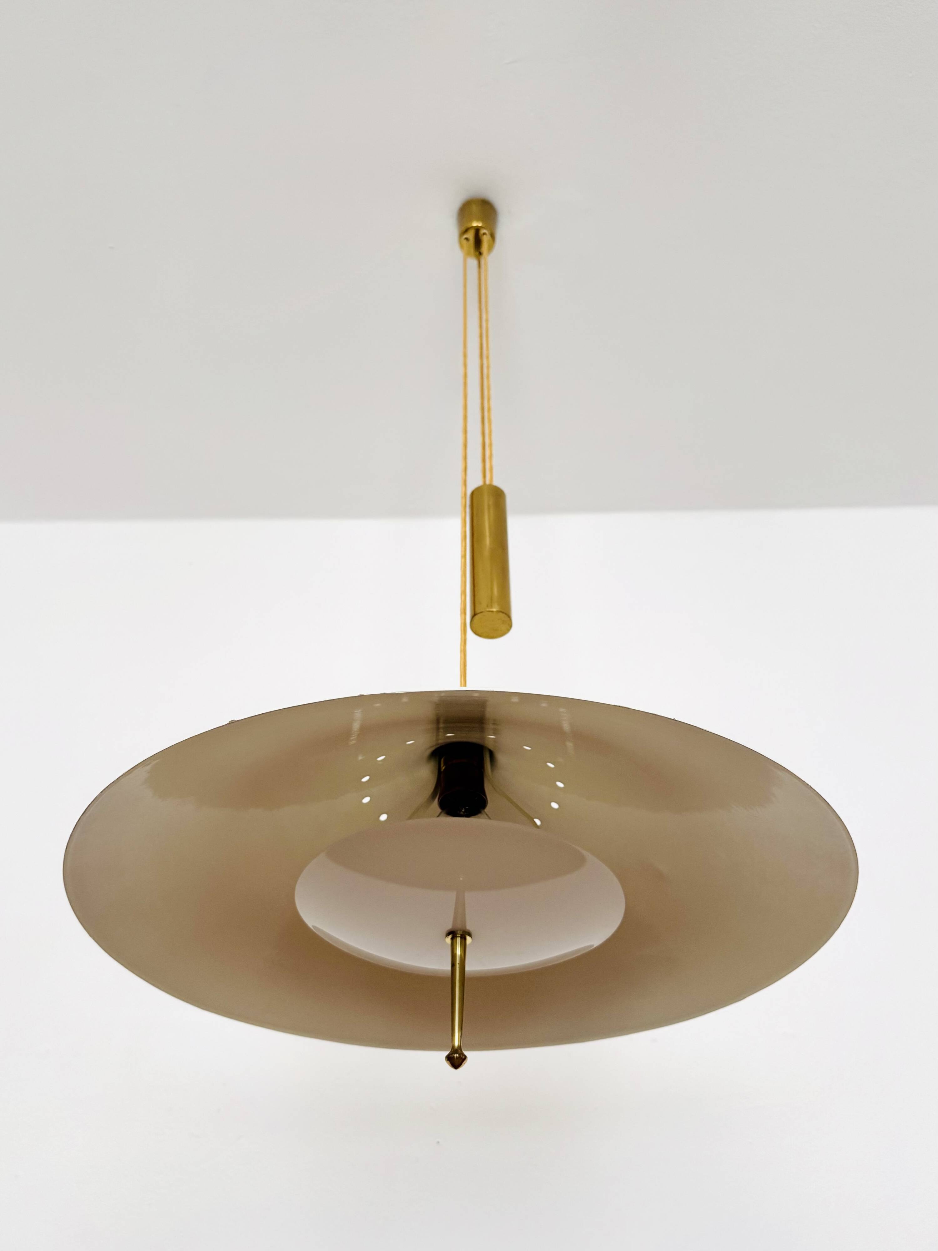 Suspension unique avec contrepoids par Vereinigte Werkstätten München